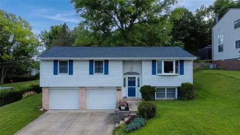 1019 Copsewood Dr, Bethel Park, PA 15102