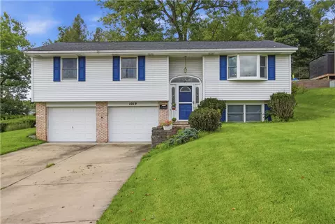 1019 Copsewood Dr, Bethel Park, PA 15102