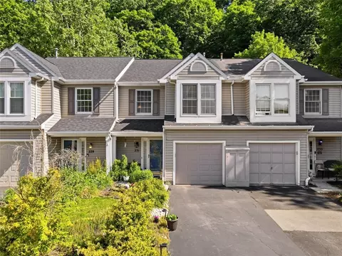 231 Commons Dr, Oakmont, PA 15139
