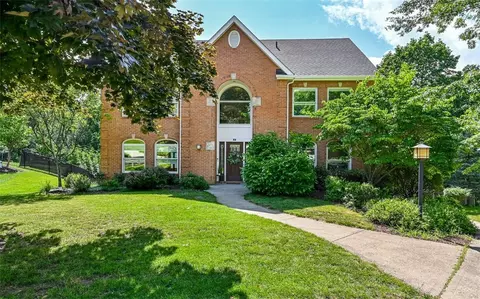 111 Timberwood Dr, Glenshaw, PA 15116