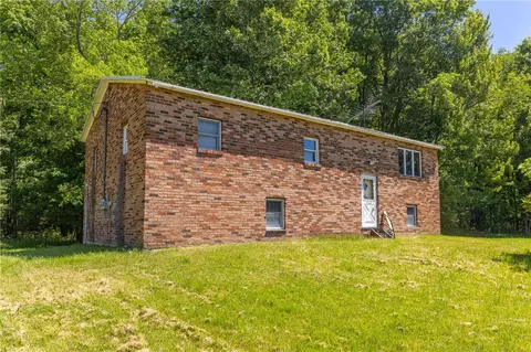 2161 Georgetown Rd, Sandy Lake, PA 16145