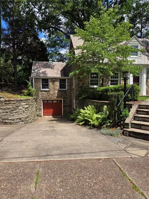 1025 Washington Ave, Oakmont, PA 15139