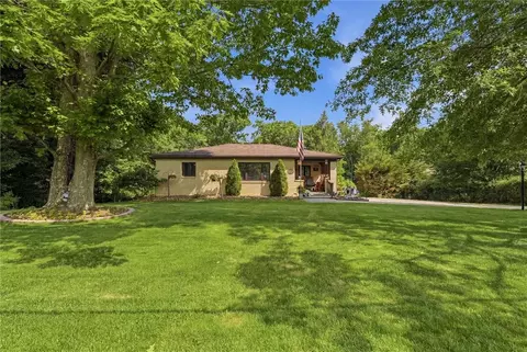 32 Sunset Dr, Coraopolis, PA 15108