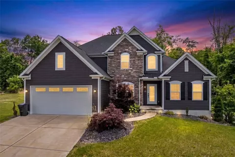 102 Eagle Ln, New Eagle, PA 15067