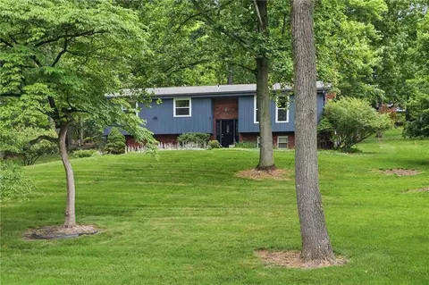 225 Woodcroft Rd, Baden, PA 15005