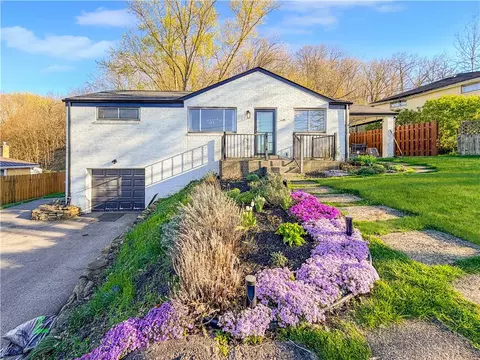 224 Herbst Rd, Coraopolis, PA 15108
