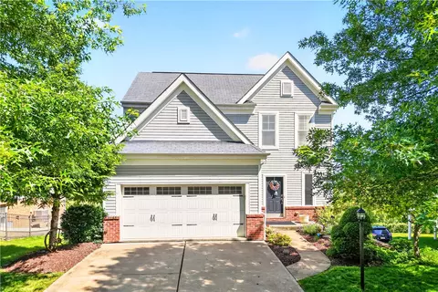 1072 Woodlawn Dr, Canonsburg, PA 15317