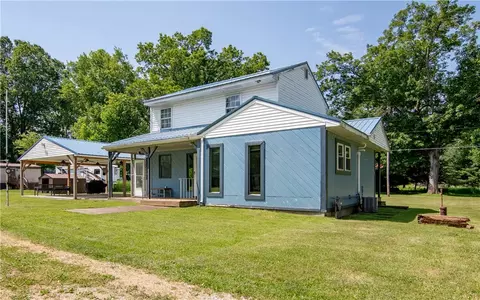 118 Allegheny Dr, Karns City, PA 16041