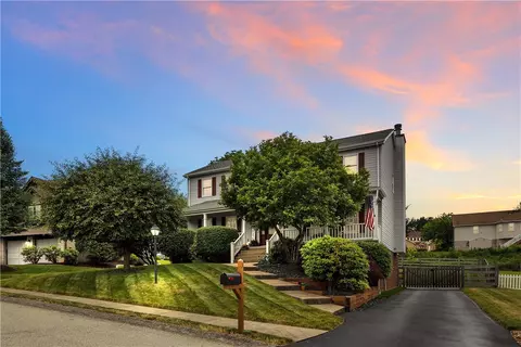 3 Sarah Ct, Irwin, PA 15642