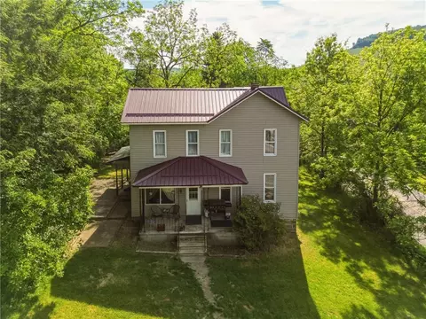3074 Seanor Rd, Hollsopple, PA 15935