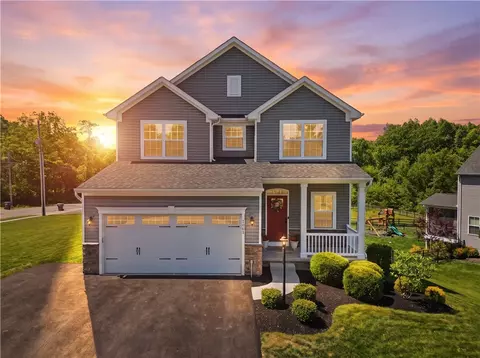 1001 Blackhawk Dr, Valencia, PA 16059