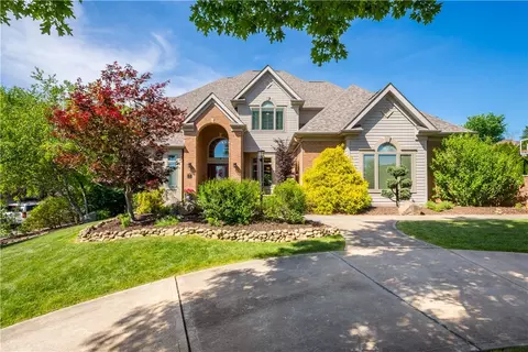 121 Doubletree Dr, Venetia, PA 15367
