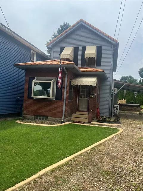 223 Hoeveler, Springdale, PA 15144
