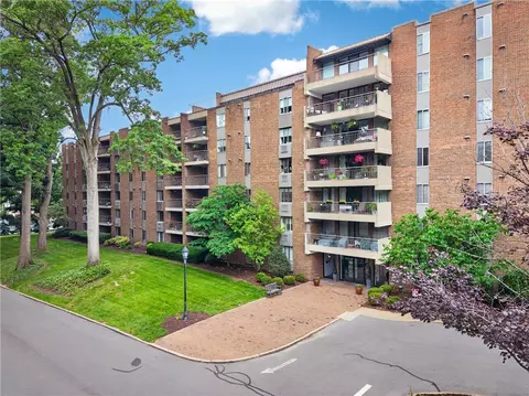 201 Grant St #212, Sewickley, PA 15143