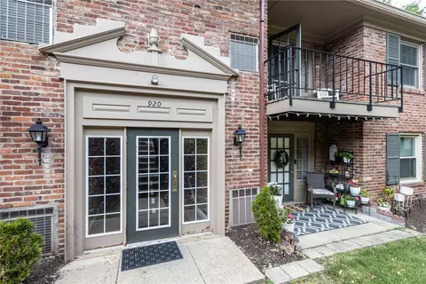 920 Margarite Dr #J, Pittsburgh, PA 15216