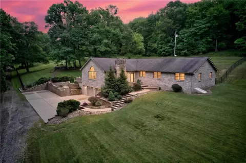 121 Spillway Ln, Butler, PA 16001