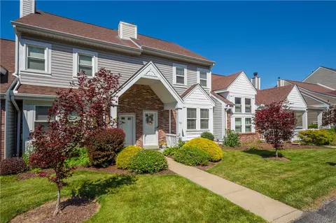 185 Old Village Ln, Bethel Park, PA 15102