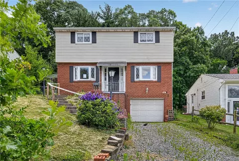 1025 Catherine Dr, Conway, PA 15027