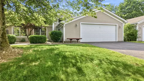 19 Golfwood Dr #19, Hermitage, PA 16148