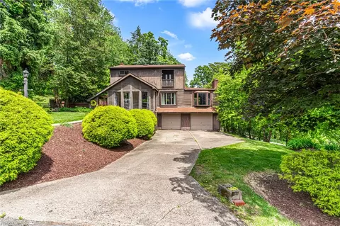 330 Klamath Dr, Pittsburgh, PA 15205
