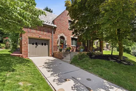 814 Washington Dr, Pittsburgh, PA 15229