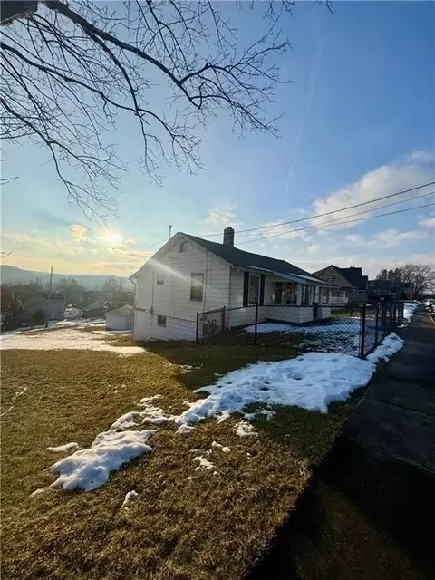 380 Monroe Ave, Leechburg, PA 15656