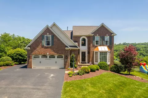 1734 Queens Dr, South Park, PA 15129