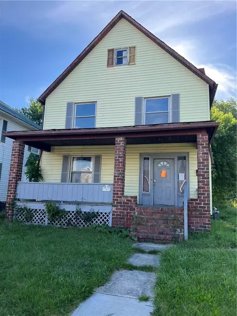 211 Cedar Ave, Sharon, PA 16146