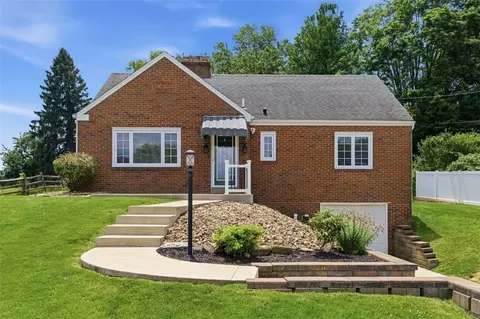 212 Patton Dr, Coraopolis, PA 15108