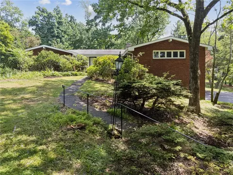 109 Wynnwood Dr, Pittsburgh, PA 15215