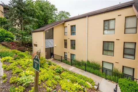 2034 Swallow Hill Rd #307, Pittsburgh, PA 15220