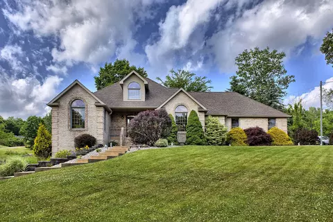 105 Oak Hill Rd, Greensburg, PA 15601