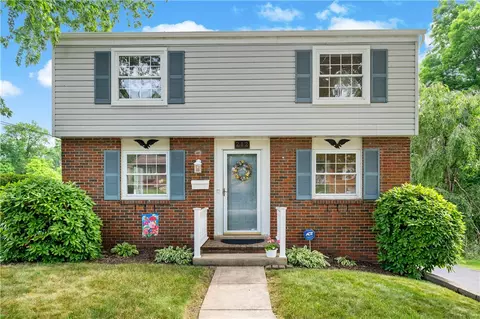 212 Mardi Gras Dr, Pittsburgh, PA 15239