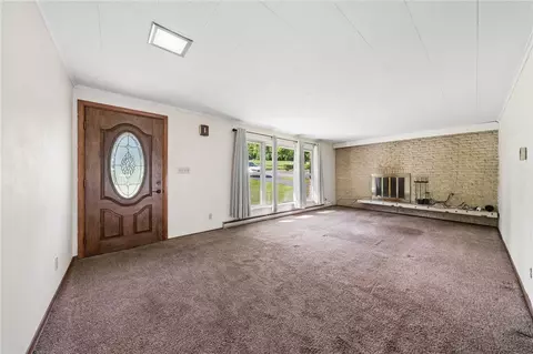 Living - 6290 Italy Rd, Export, PA 15632 photo 1 of 4