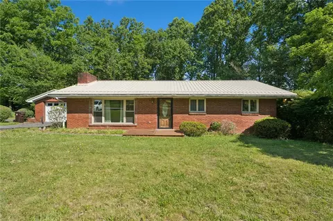 Exterior - 6290 Italy Rd, Export, PA 15632 photo 3 of 8