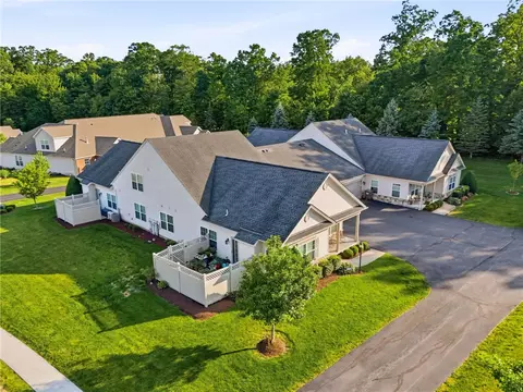 1101 Carriage Ln, Saxonburg, PA 16056
