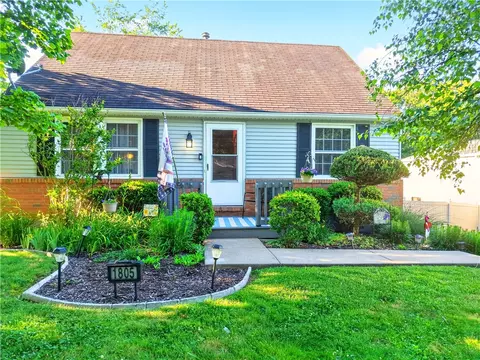 1805 Cedaridge Dr, South Park, PA 15129