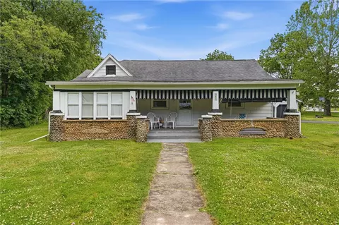 381 Sugarcreek Dr, Franklin, PA 16323