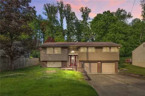 721 Pine Valley Dr, Pittsburgh, PA 15239
