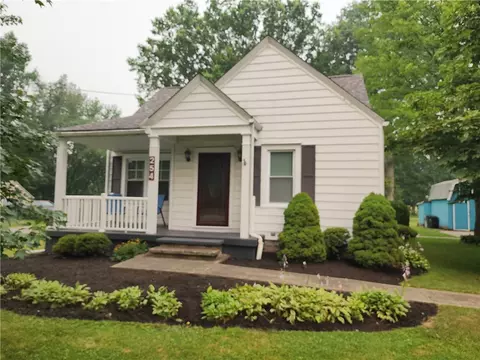254 Fairmont Dr, Hermitage, PA 16148