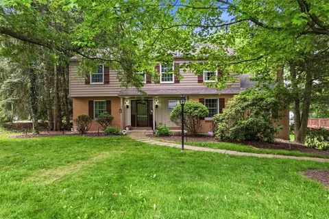 2060 Aldergrove Dr, Allison Park, PA 15101