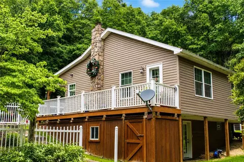 63 Pine Hill Rd, Smock, PA 15480