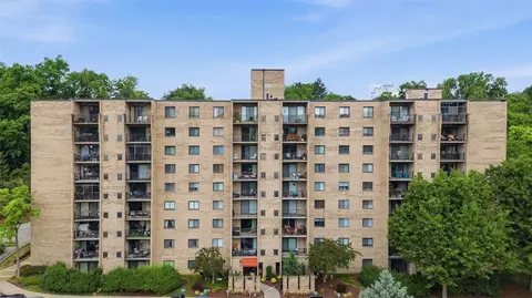 1400 Smokey Wood Dr #601, Pittsburgh, PA 15218