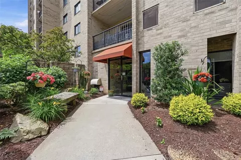 1400 Smokey Wood Dr #601, Pittsburgh, PA 15218