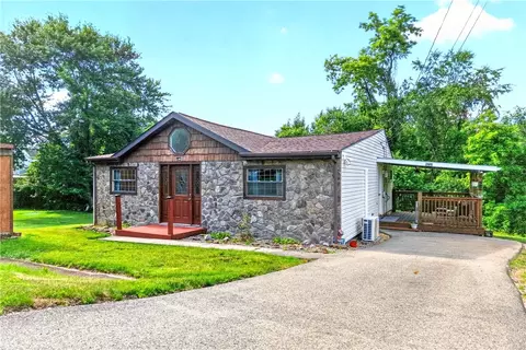 22 Pearl Aly, Monongahela, PA 15063