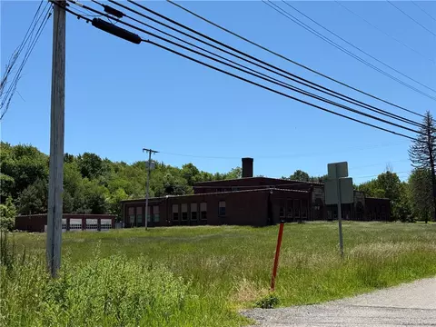 2520 Mill Brg, New Castle, PA 16101
