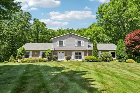 757 Enterprise Rd, Grove City, PA 16127