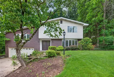 3808 Edinburg Dr, Murrysville, PA 15668