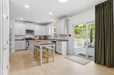 Kitchen - 174 Broadstone Dr, Mars, PA 16046 photo 1 of 4