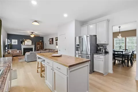 Kitchen - 174 Broadstone Dr, Mars, PA 16046 photo 4 of 4